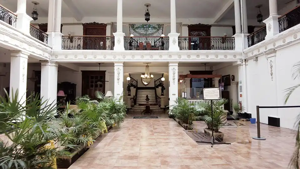 El Gran Hotel Lobby Courtyard